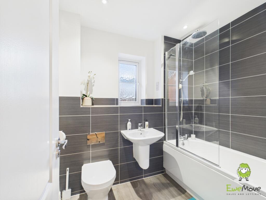 EweMove Estate Agents Basingstoke - Longwood Copse