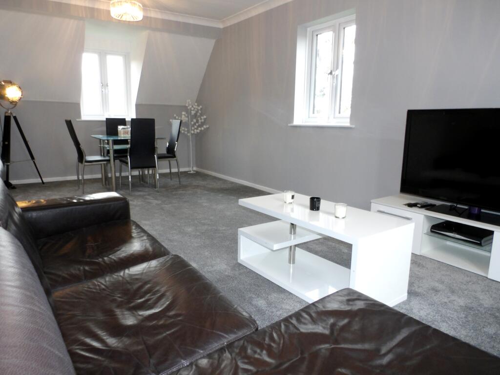 ADITIONAL PHOTO OF LOUNGE/DINER