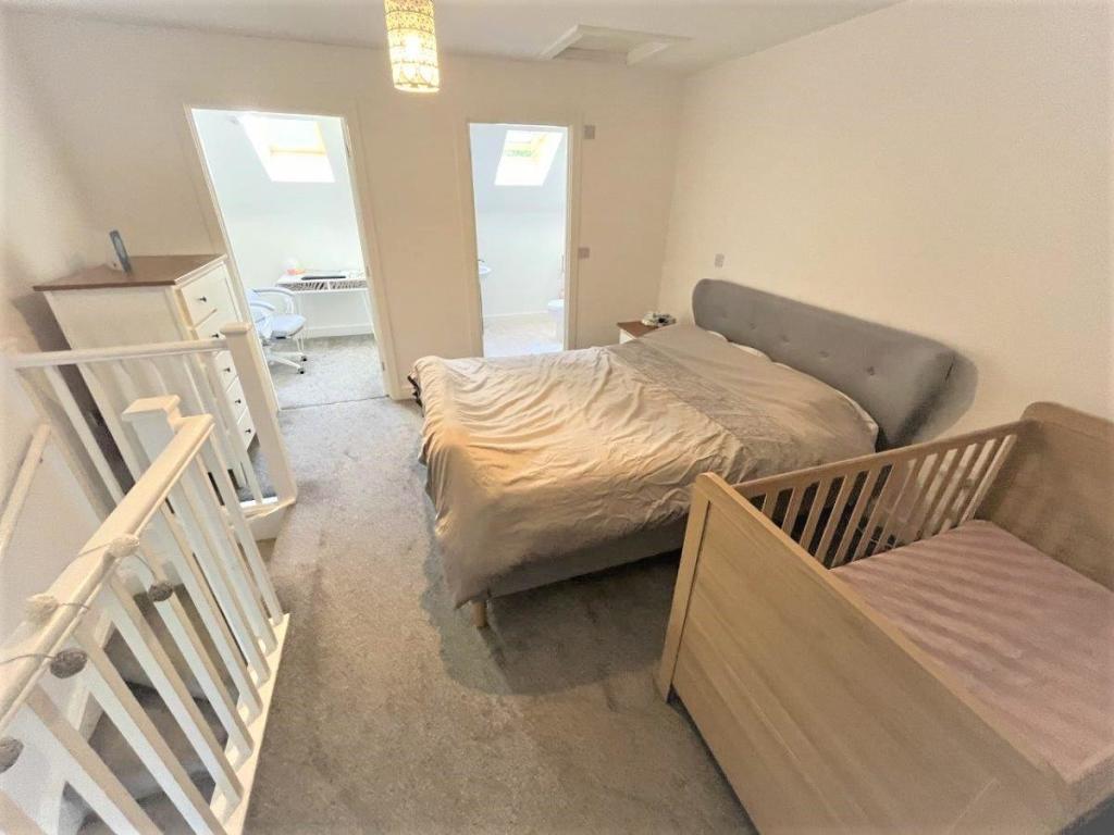 Attic showing en suite (2).jpg