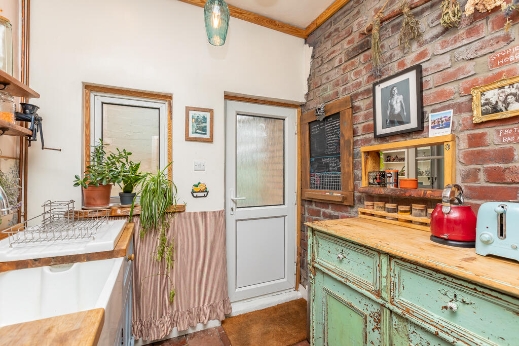 17 Penpol Avenue -17