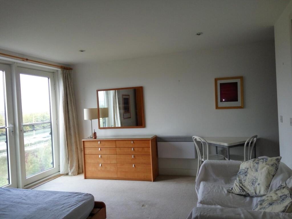 BEDROOM.jpg