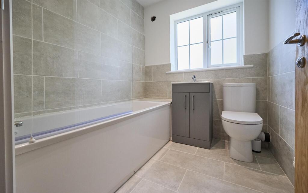 Family Bathroom to Rear