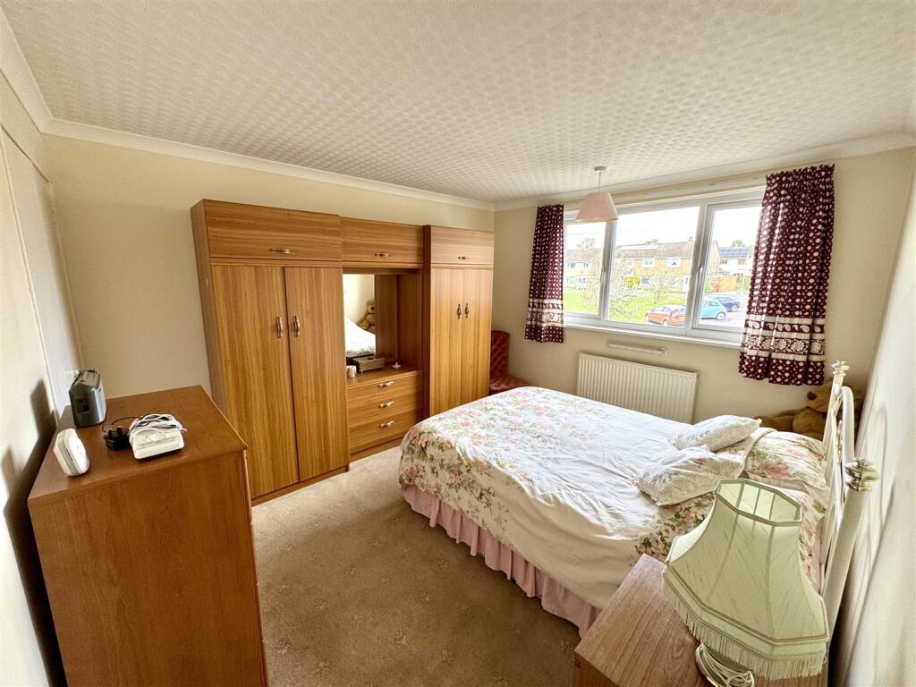 BEDROOM 2