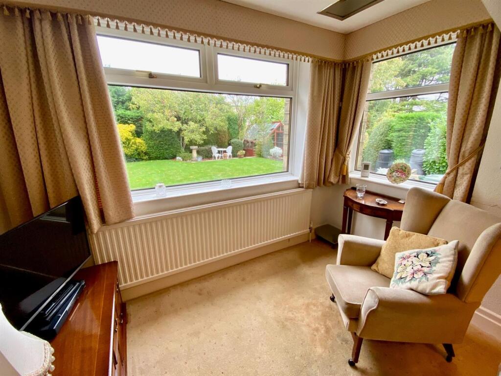 rear bay window on dining room.jpg