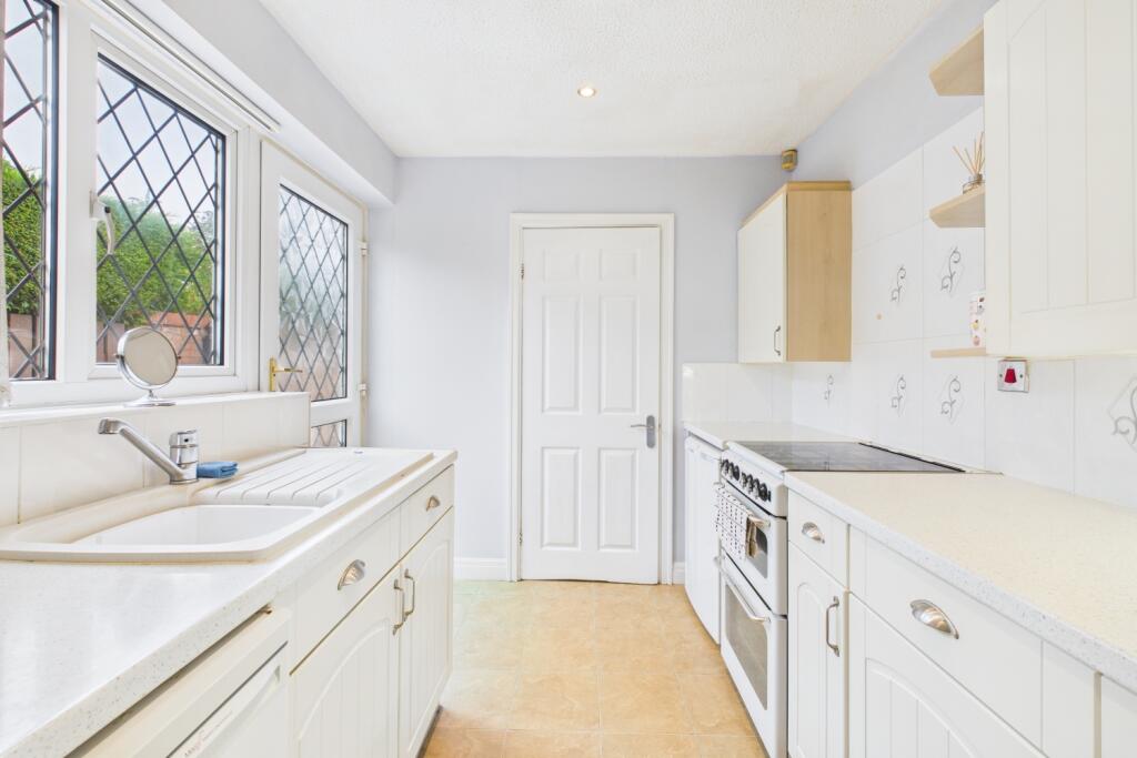 CAM03162G0-PR0342-STILL014