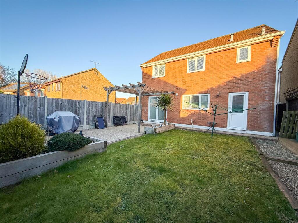 ALTERNATE VIEW OF REAR GARDEN