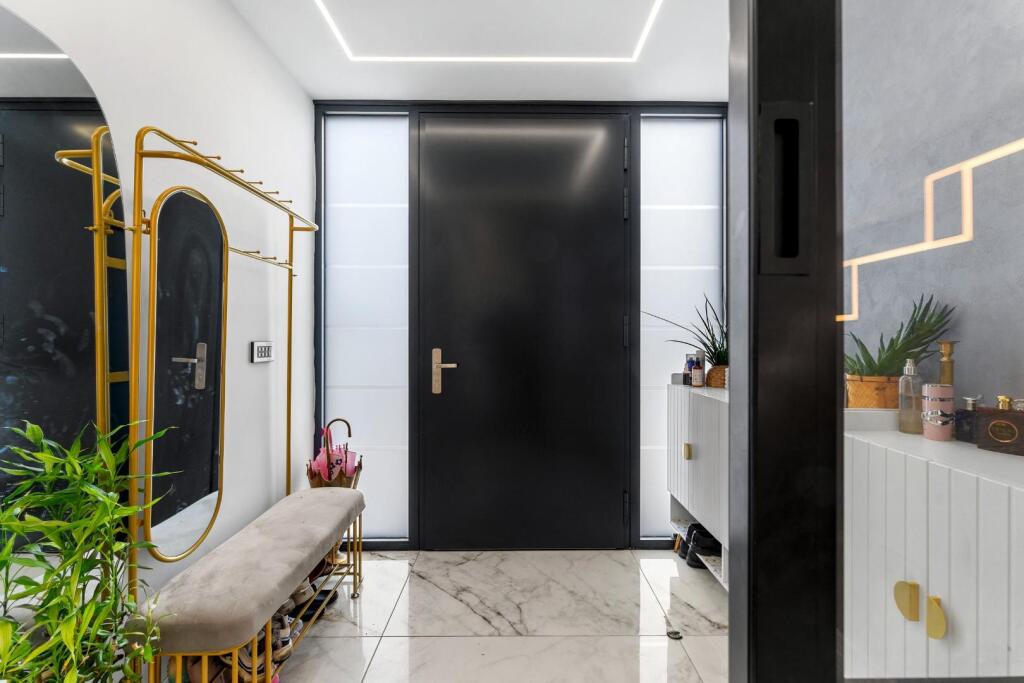 10 LAWTON AVENUE-24.jpg