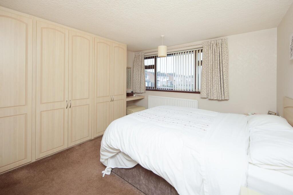 4 Brunel Close Cv31-15.jpg