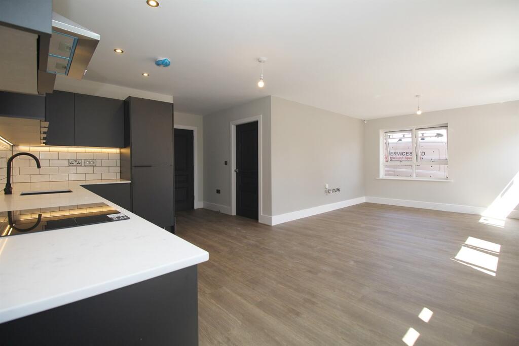 Kitchen / Lounge