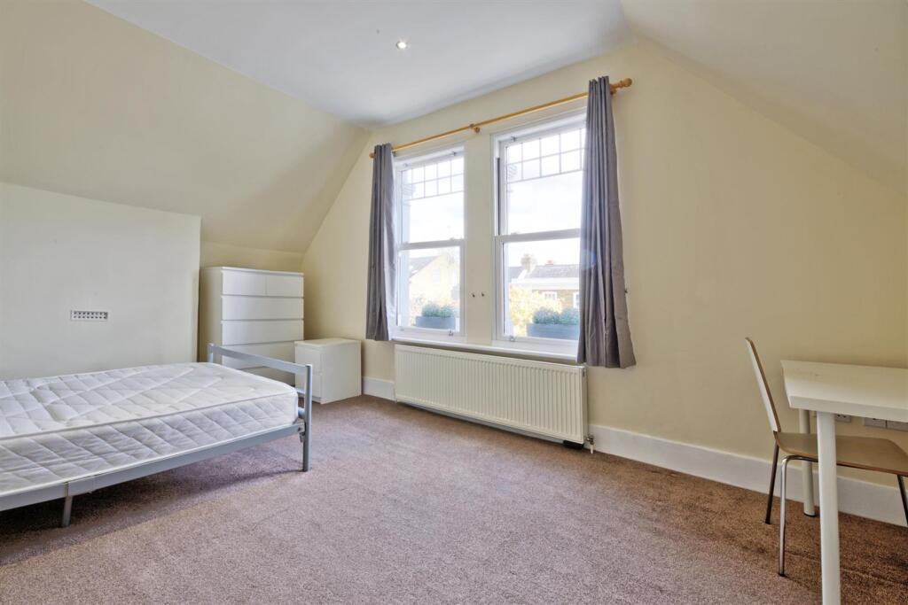 102a Tooting High Street bedroom.jpg