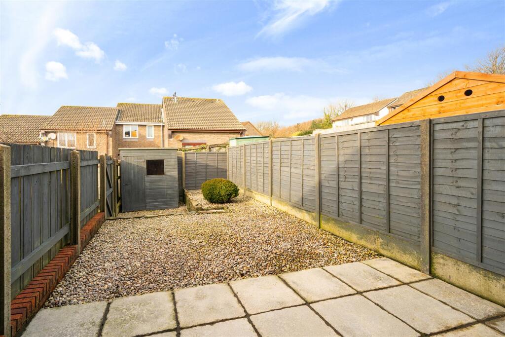 Barn Close Garden..JPG