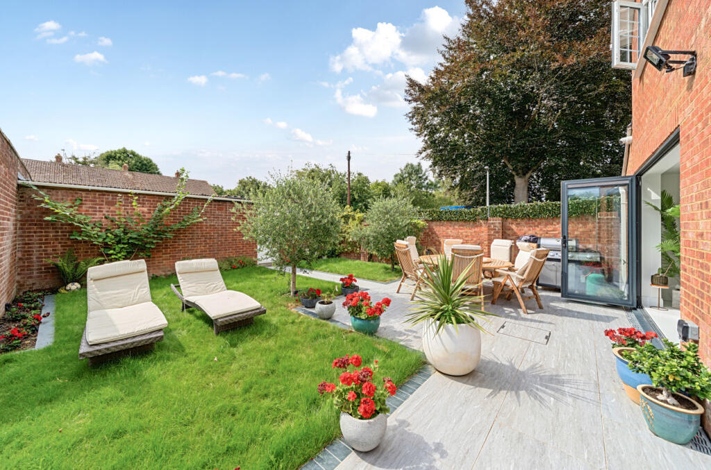 1330305-2-688b2ce...