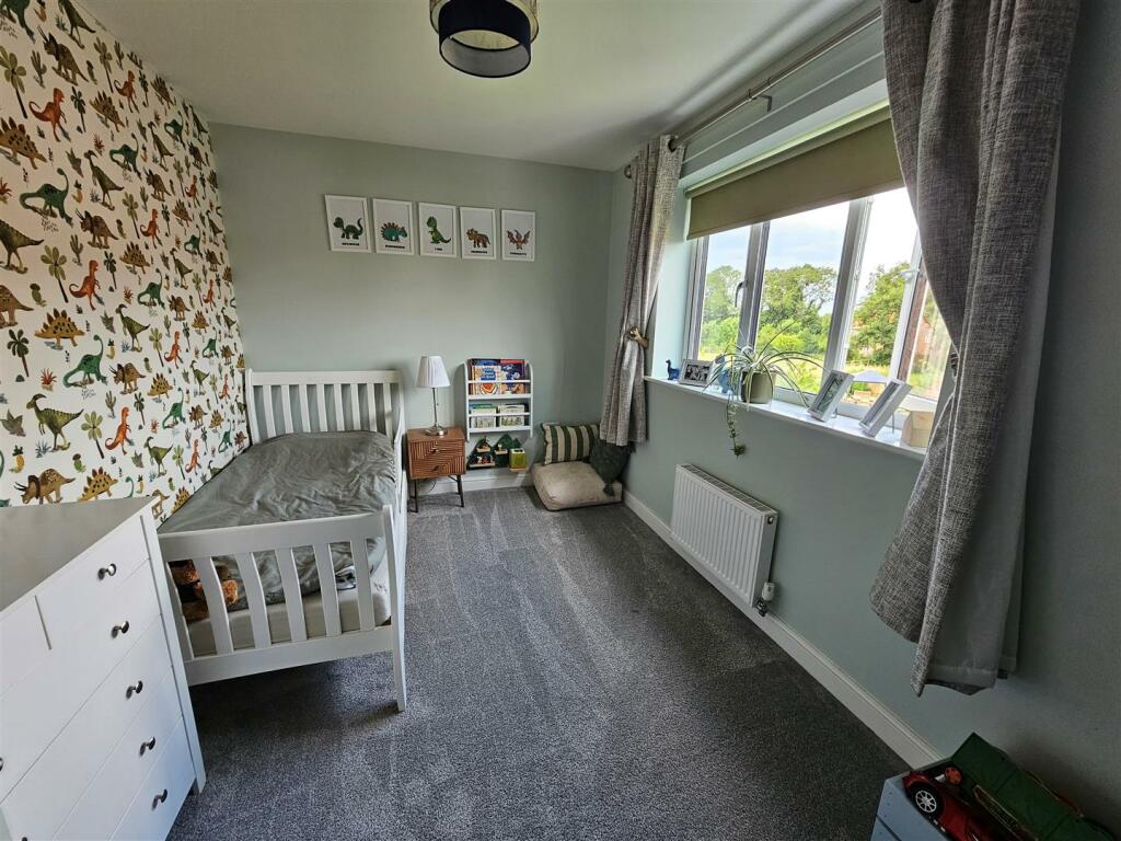 BEDROOM 4