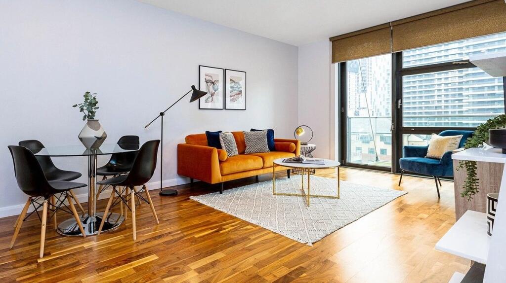 Canada Square 2 Bed Sub-Penthouse, Parking , Gym, Pool