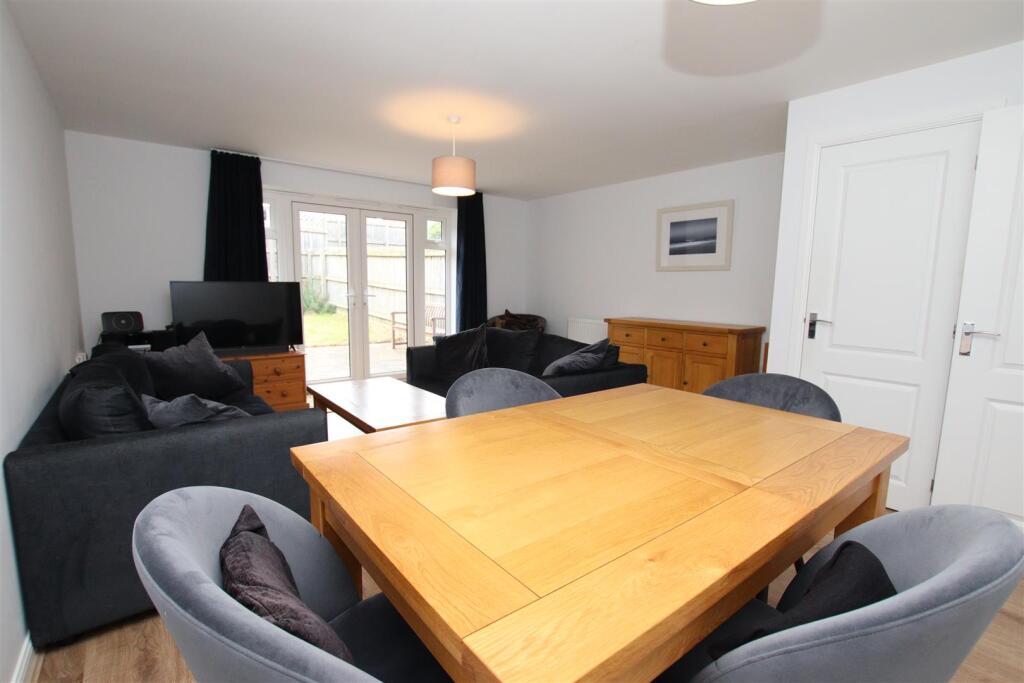 Living Dining Room_a.JPG