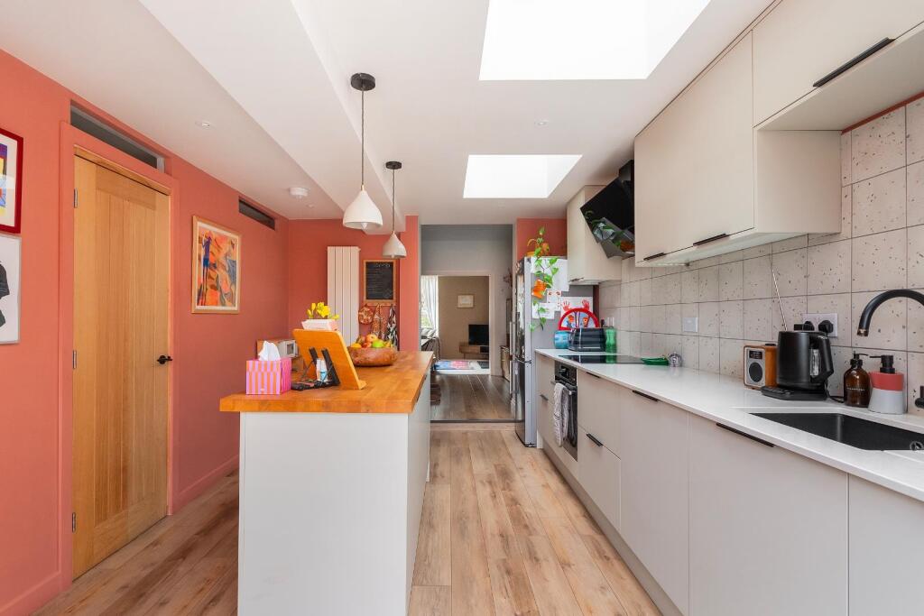 0R6RFS - Kitchen D.jpg