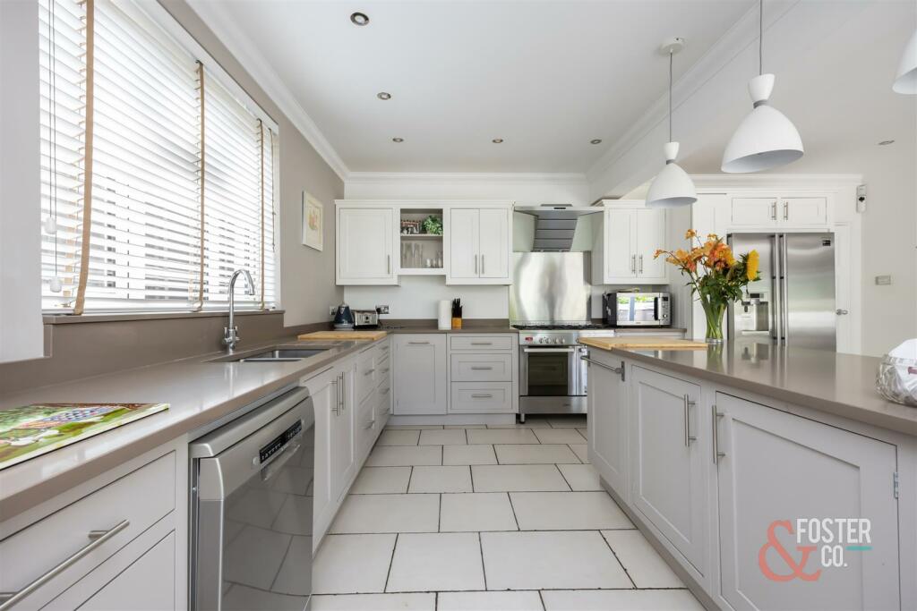 Goldstone Crescent_109-014.jpg