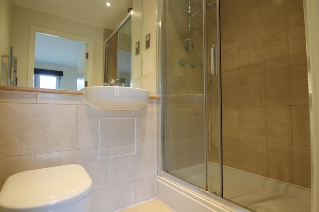 EN-SUITE BATHROOM