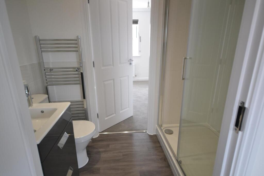 Jack &amp; Jill En Suite