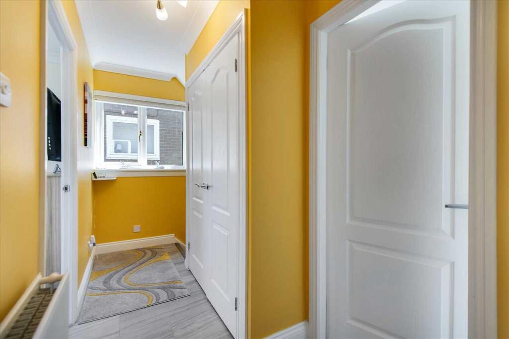 Entrance Hallway (2)