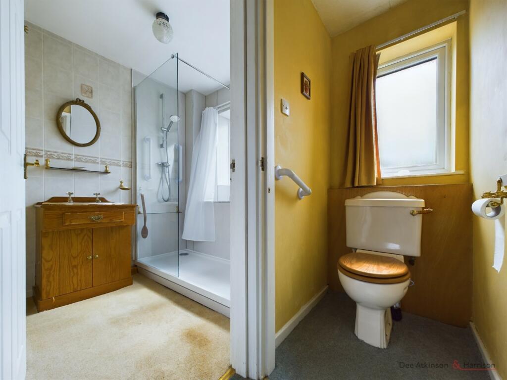 WC &amp; Shower Room