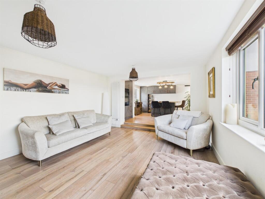 Open Plan Lounge/Dining Area