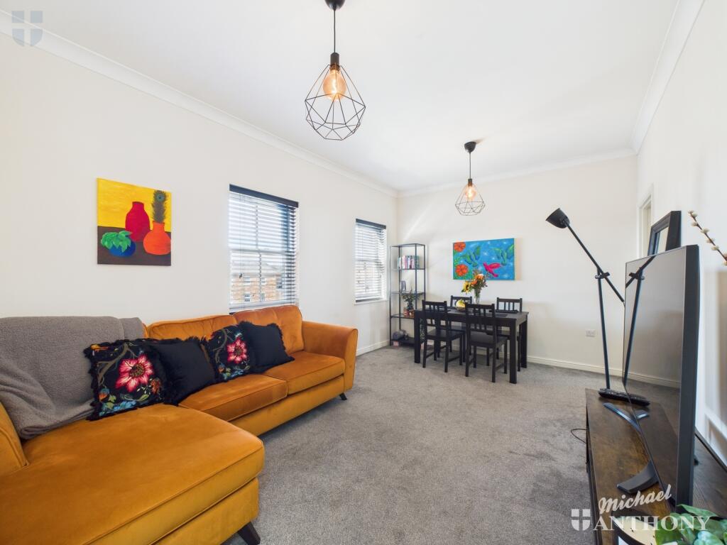 CAM03218G0-PR0590-STILL006