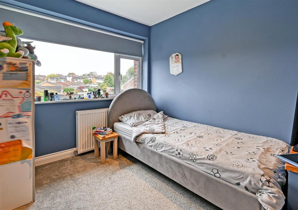 12 Queensway Drive-12.jpg