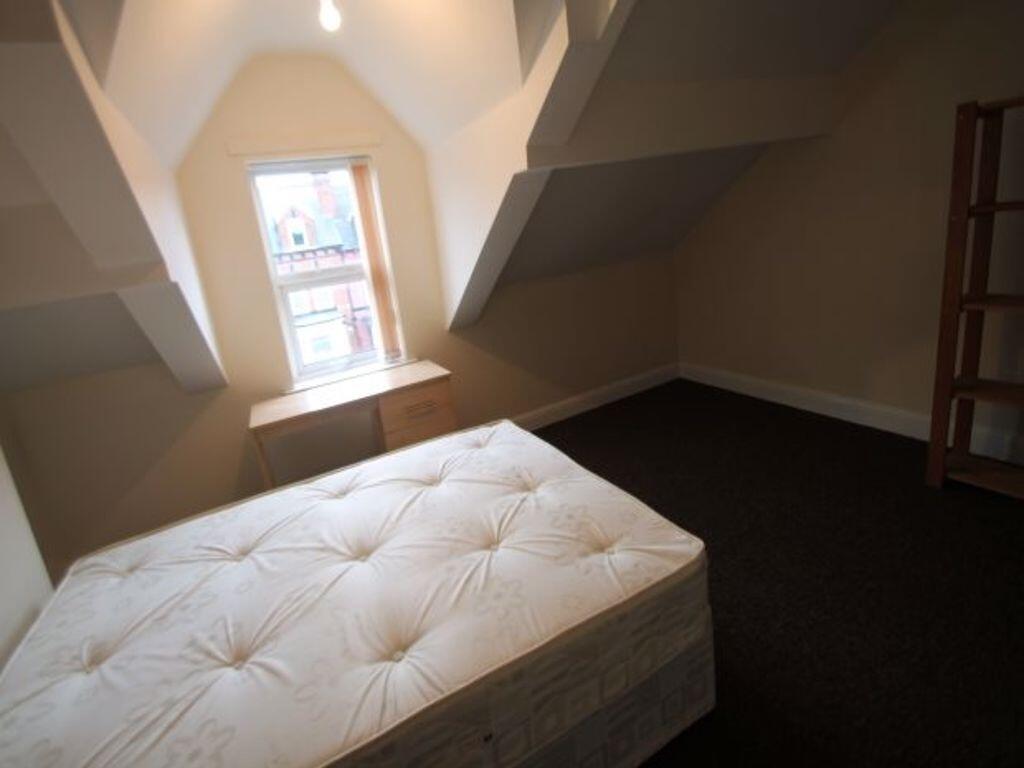 Bright attic double bedroom with a comfortable ...