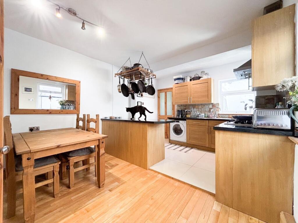 Kitchen/ Dining Room