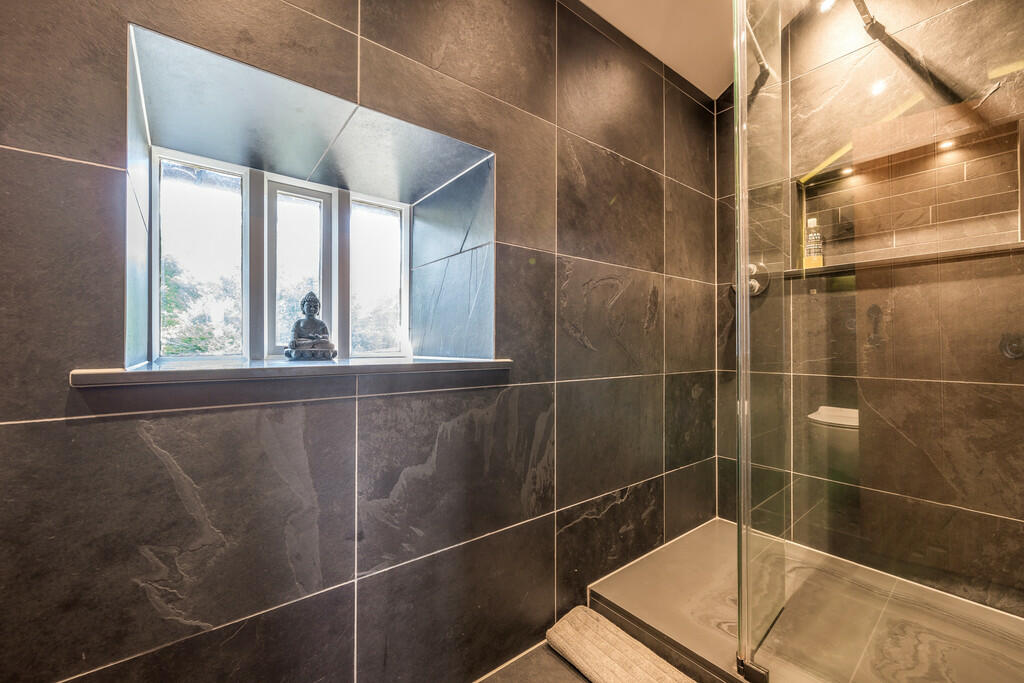 Bedroon 1 Ensuite...