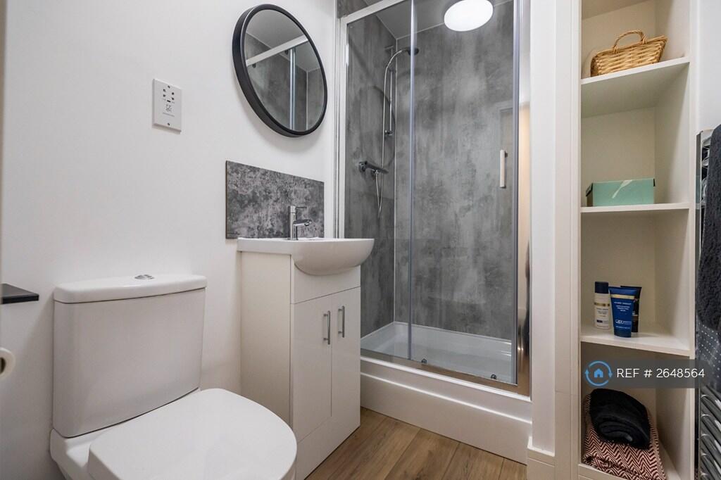 Large Ensuite