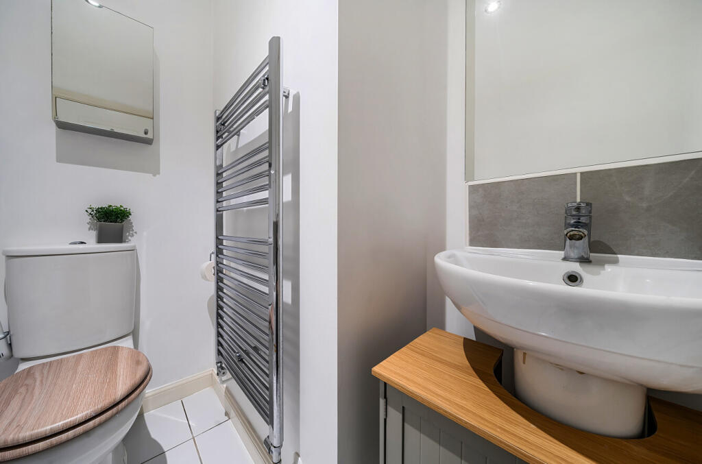 1376233-11-690c87...