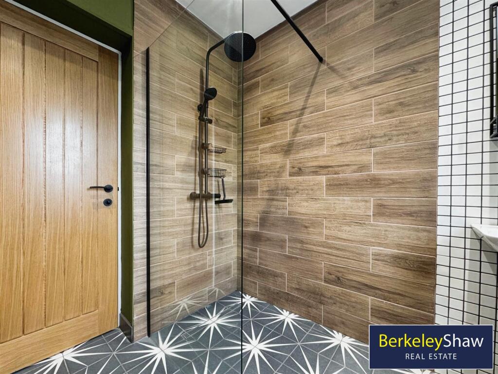 En-suite shower room 2
