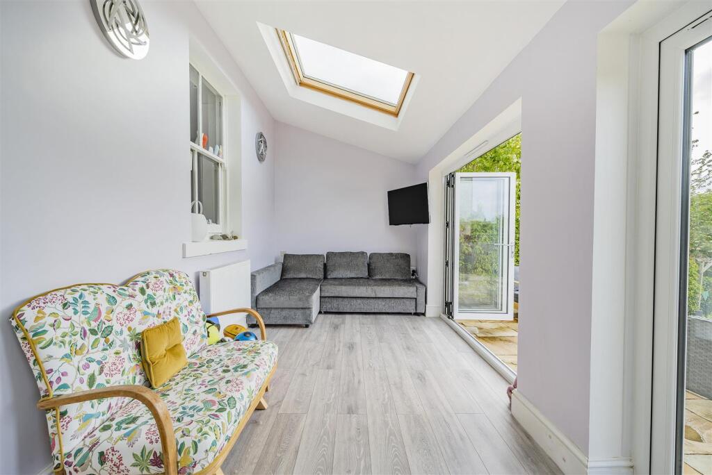Perivale garden room.jpg