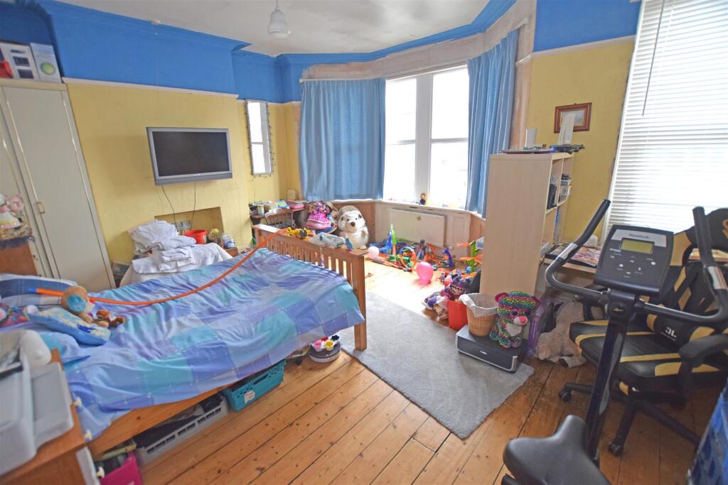 bed1.jpg