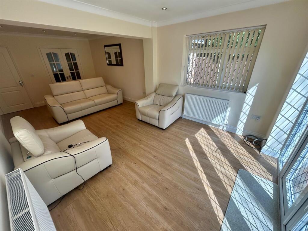 lounge 4.jpg