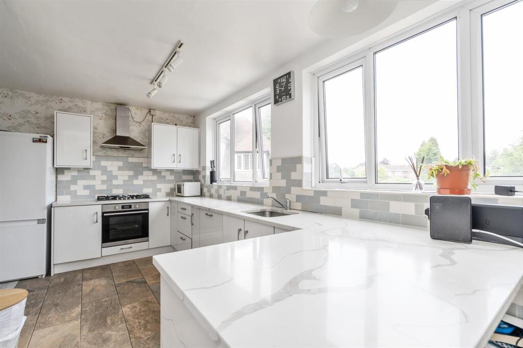 2 Oakland Close_7.jpg