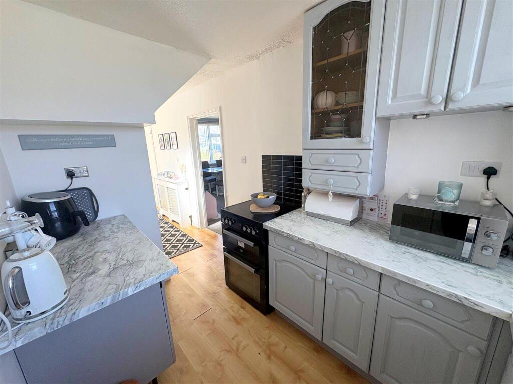 Kitchen c.jpg