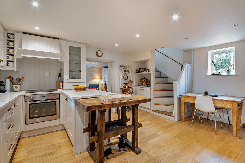 8667870-interior0...