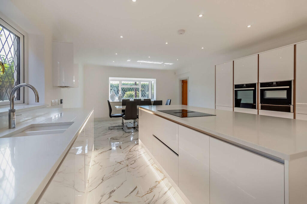 8664256-interior2...