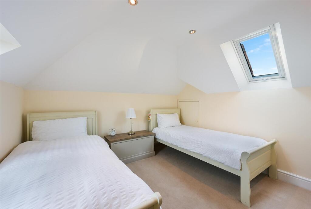 OAK TREE COTTAGE- (14).jpg