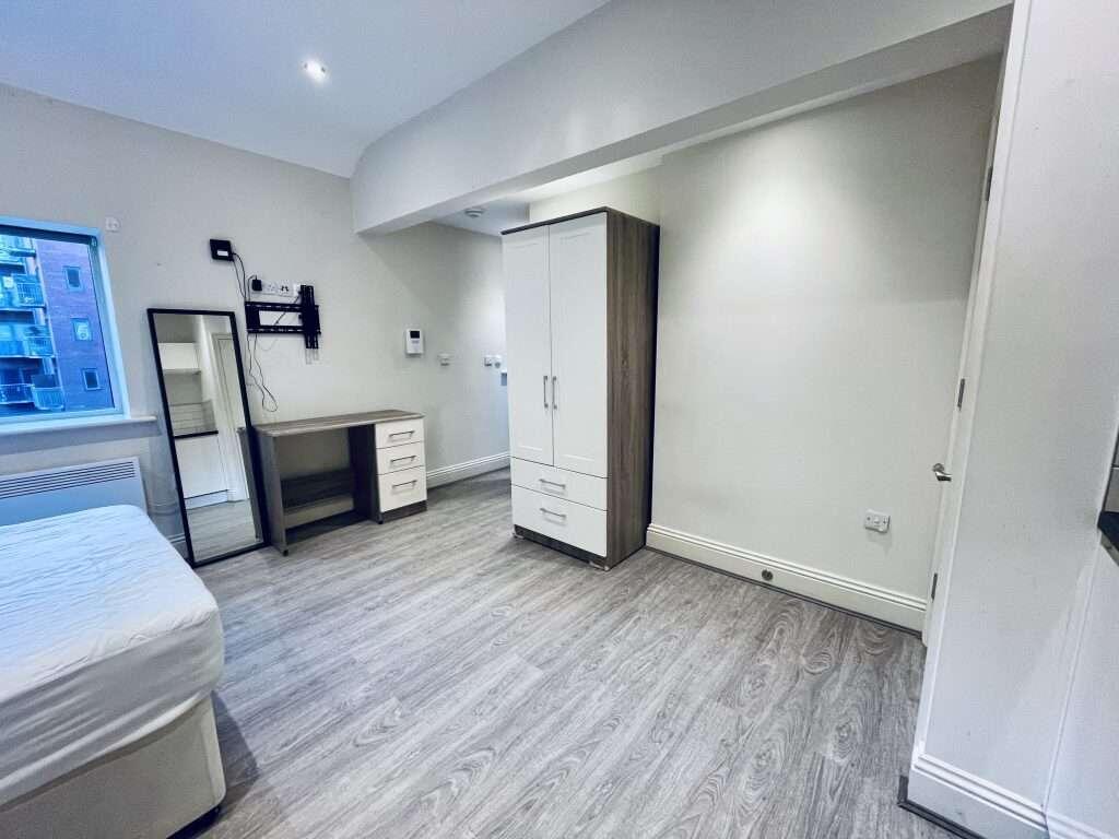 Flat_8_St_James_Row