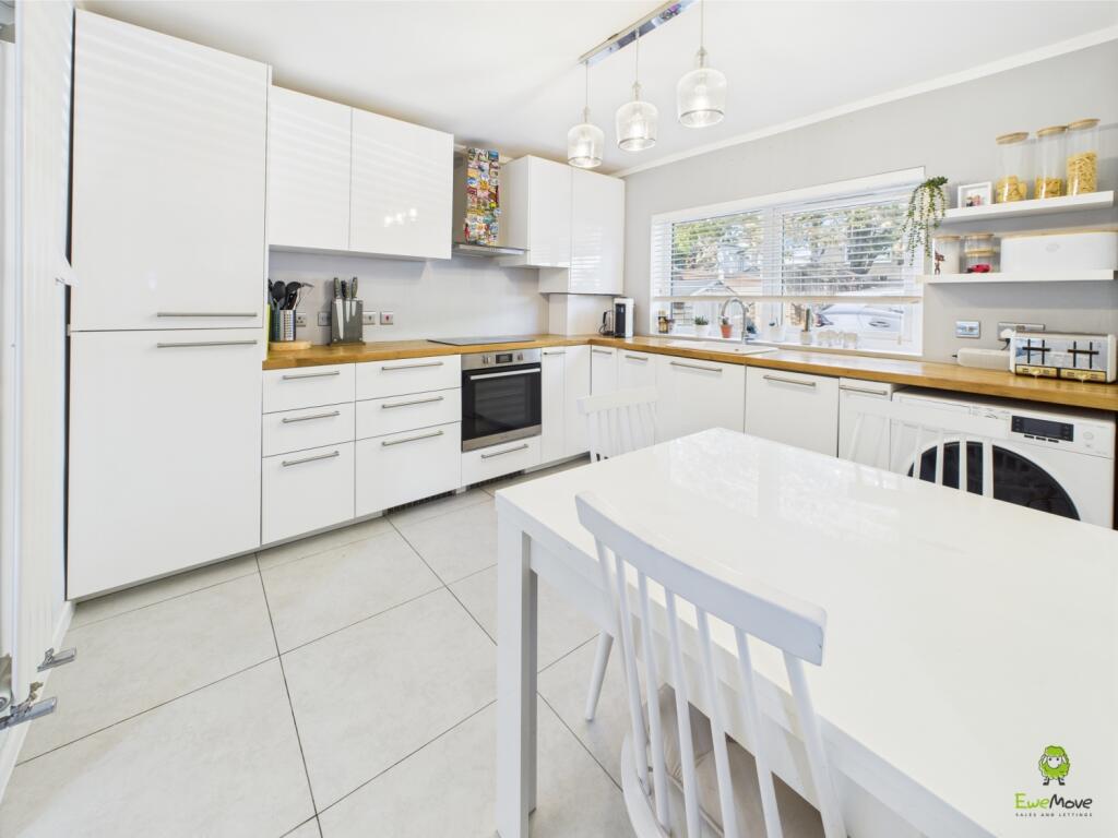 CAM03779G0-PR0227-STILL003