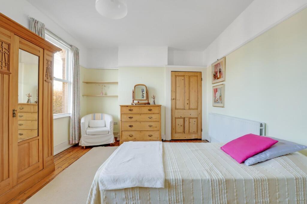 01-a3efJHPropWorld - 112 Friern Road - 25.jpg