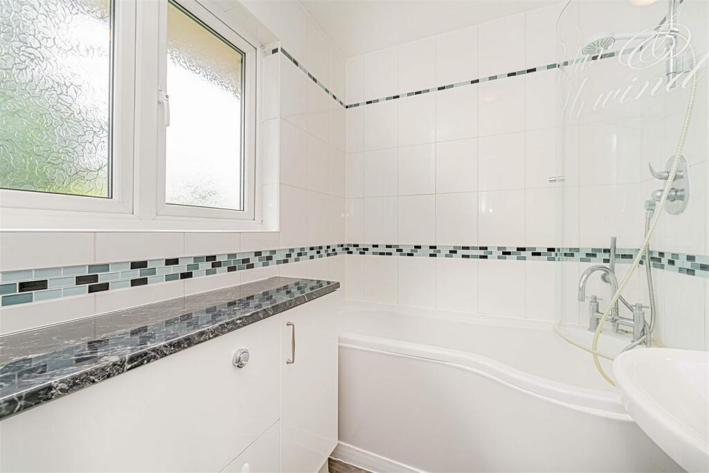 8 Crofters Close, Isleworth TW7 7PH-LOW RES-6.jpg