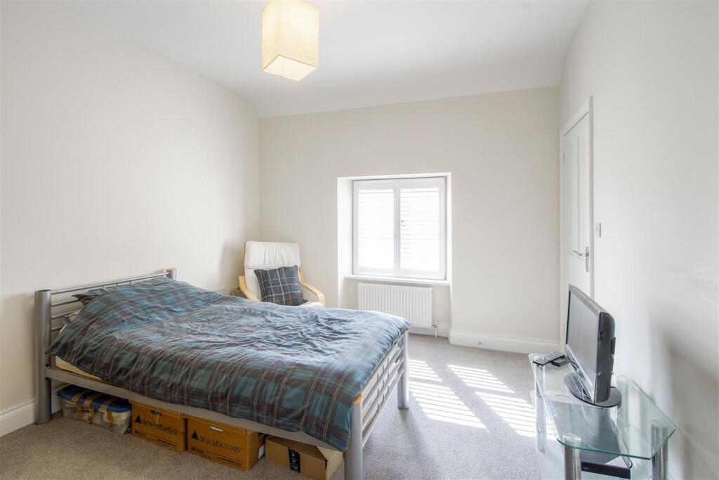 20 Manor Yard bedroom 2