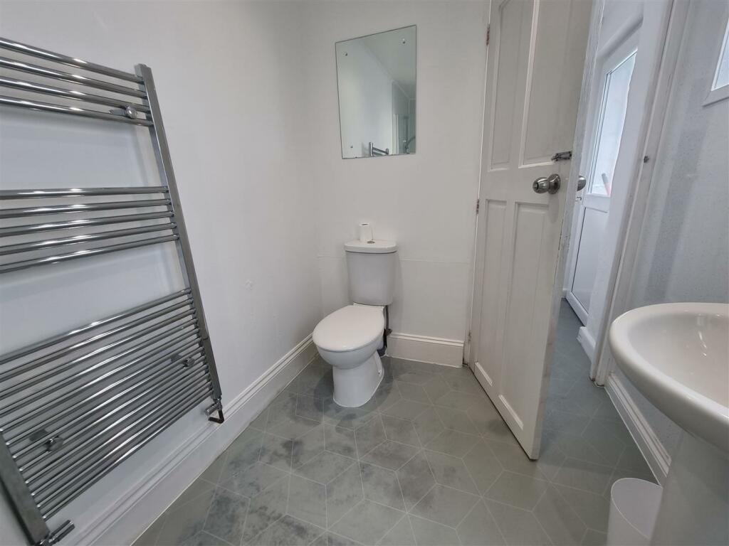 BATHROOM (2).jpg