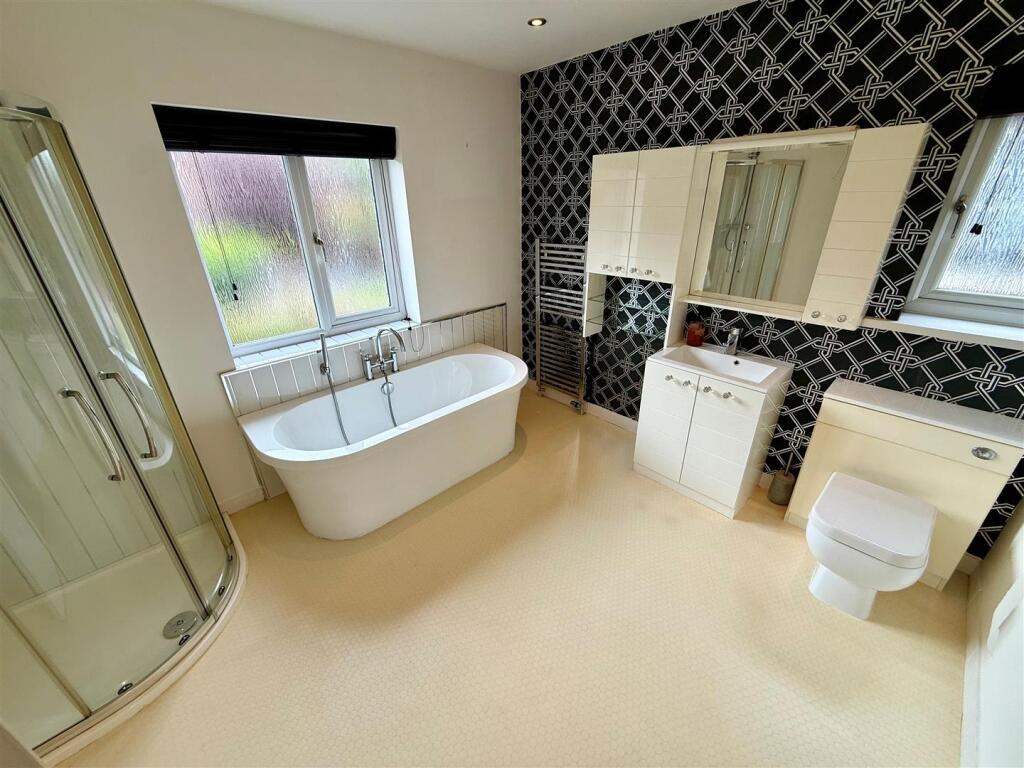 BR71 Bathroom.jpg
