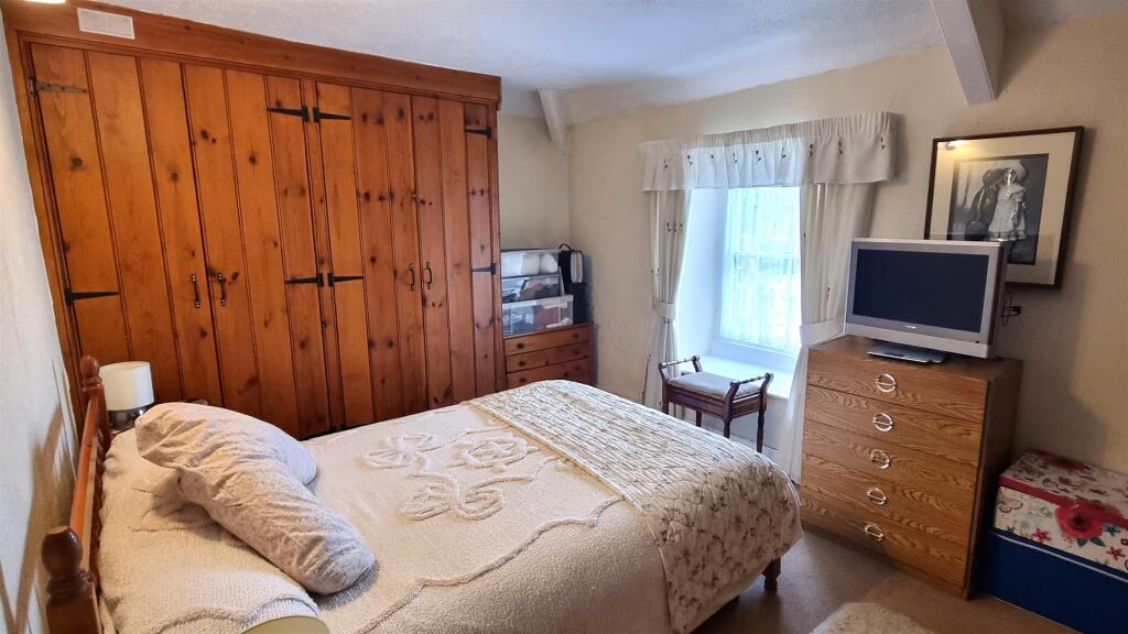 Front Bedroom.jpg